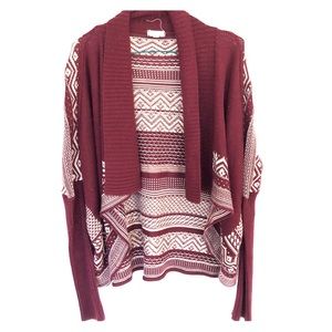 🦄 2/$16 Red and cream print sweater